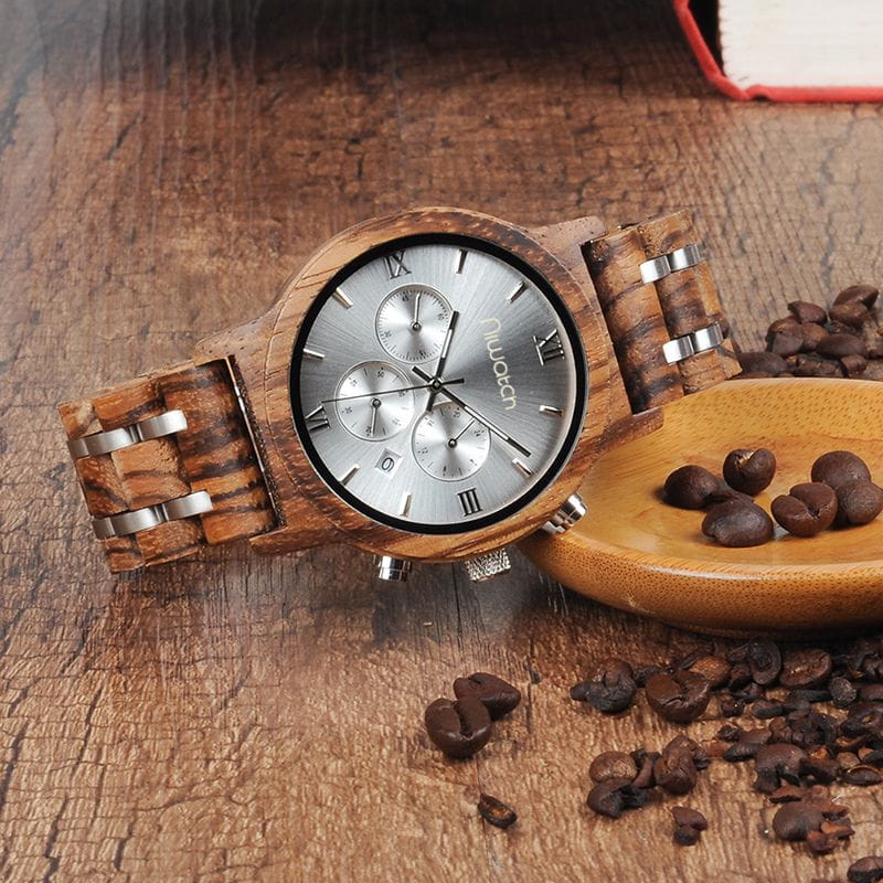 drewniany-zegarek-niwatch-zebrawood-ze-srebrna-tarcza-obok-ziaren-kawy